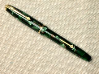 Conway Stewart Dinkie 550 Fountain Pen In Green Pearl & Gold Marble.