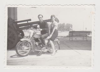 Man And Lady Woman Together On Old Motorcycle Vintage Orig Photo (54853)