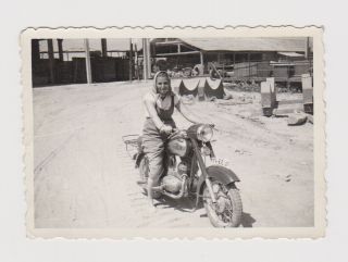 Pretty Lady Woman Pose On Old Motorcycle Portrait Vintage Orig Photo (54611)