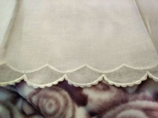 Madeira Embroiderd & Scalloped Edge White Linen Hand Towel 21 X 13 "