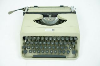 Vintage 1966 Underwood 18 Portable " Italiana " Typewriter Made In Italy
