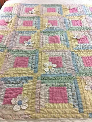 Wow Vintage Hand Crafted & Quilted Log Cabin Quilt W 3 - D Daisy 80 " X 83 "