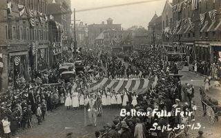 Bellows Falls,  Vt Rppc Girls Carrying A Huge American Flag In Parade 1913