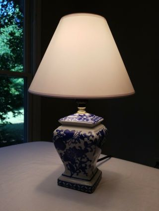 Blue And White Porcelain Chinese Table Bed Lamp Traditional Floral Patterns