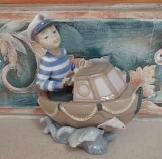Lladro 5936 " Little Skipper " Boy In Small Tug Boat - Broken Thumb,  No Box,  Rv$340