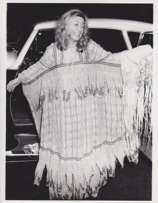 1974 Vintage Press Photograph - Sylvia Miles - York - Ziegfeld Theatre