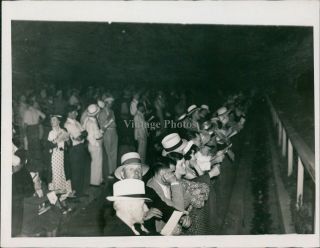 1935 Dog Races Bainbridge People Outside Trail Vintage Hats Women Men Photo 7x9