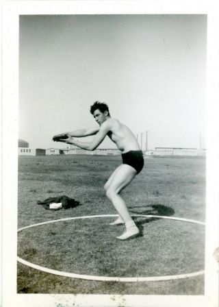 Vintage B/w Photo Of A Young Man Throwing A Discus In Corpus Christie,  Tx