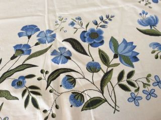 VINTAGE 1950/60s TABLECLOTH,  WHITE WITH BLUE FLOWERS 3