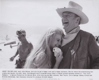 1972 Vintage Press Photograph - John Wayne & Ann - Marget