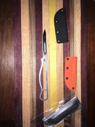 Tyto 1.  1 Replaceable Blade Hunting Knife With 2 Sheaths,  10 Blades