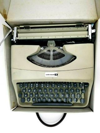 Vintage 1966 Underwood 18 Portable Typewriter " Italiana " With Case Made In Italy