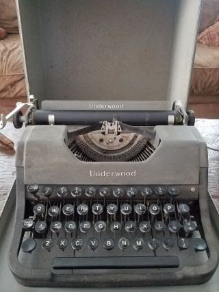 Vintage Underwood Portable Typewriter With Case
