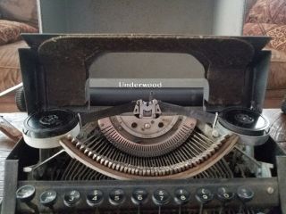 Vintage Underwood Portable Typewriter With Case 4