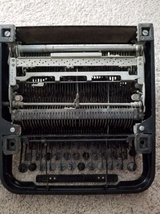 Vintage Underwood Portable Typewriter With Case 6
