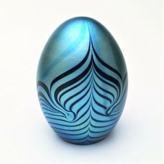 1985 Signed Robert Eickholt Pulled Feather Art Glass Egg Paperweight