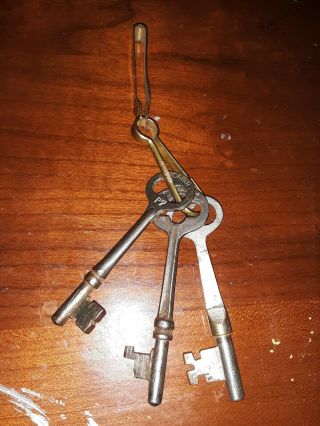Vtg Skeleton Keys /keychain Set Of 3