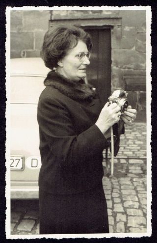 Camera Vintage Photo Woman With A Camera (3607)
