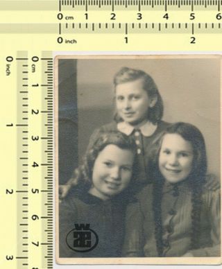 009 Three Girls,  Females Long Hair Portrait Vintage Old Photo Snapshot