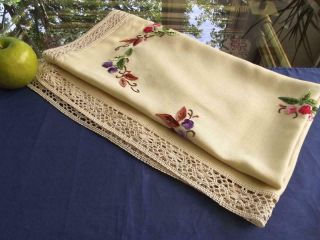 Vintage Old Fashioned Hand Embroidered Garden Tea Cloth Topper Flowers Lace 38 "