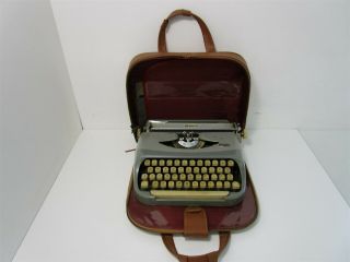 Vintage Royal Royalite Typewriter With Tan Leather Satchel Case Holland
