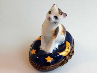 Parry Vielle Limoges France Hinged Trinket Box,  White Cat With Brown And Yellow