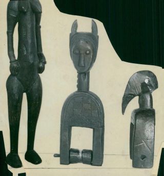 Statues And Looms From West Africa Appear At The Ethnographic Museum - Vintage P
