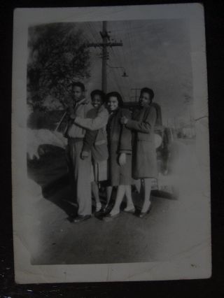 Three African - American Women And A Man With Old Car Vtg 50s B/w Photo Snapshot