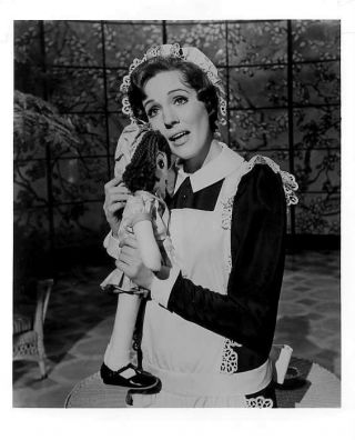 Julie Andrews: 8x10 In.  B&w Glossy Photo