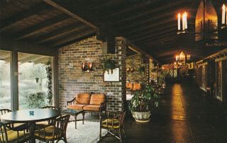 (p) Fort Worth,  Tx - Kahler Green Oaks Inn - Interior Alcove Overlooking Garden