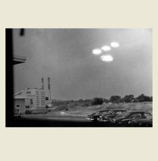 1952 Ufo Flying Saucer Photo Salem Mass,  Project Blue Book Unexplained Disc