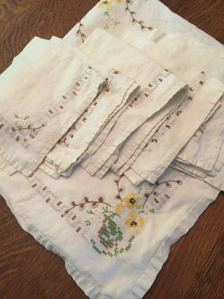 Vintage Off White Embroidered Linen Tablecloth 64 " X 48 " & 6 Napkins