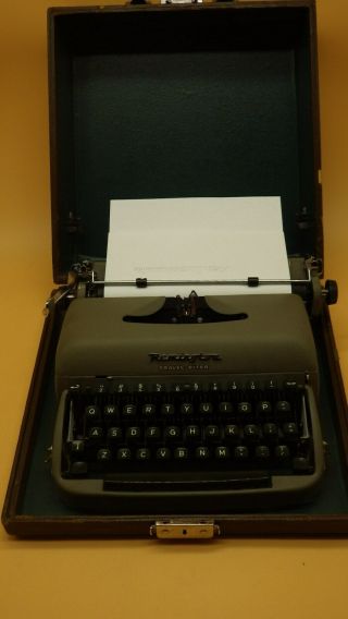 Vintage Remington Travel - Riter Portable Typewriter W/ Case Made In Holland