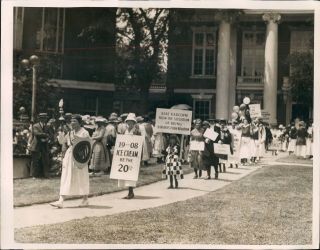 1921 Photo Protest Parade Radcliffe Harvard Poor Relation Students Alumnae 8x10