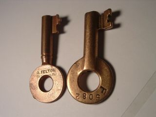 2 Antique Brass Padlock Keys Rr R.  Co.  Fraim / G.  Felton Scranton Pa / Railroad
