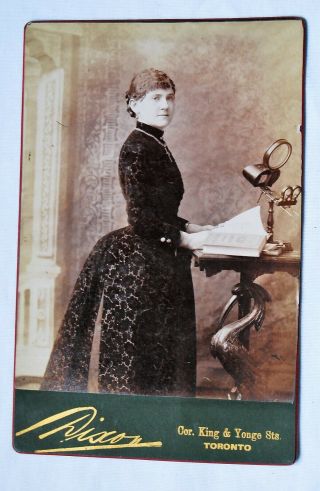 Cabinet Photo Of A Lady With A Large Stereoviewer