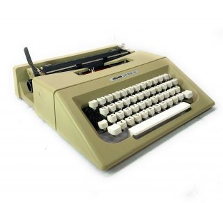 Vintage Olivetti Lettera 25 Beige W/ White Keys Portable Typewriter Good Workin