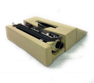 Vintage Olivetti Lettera 25 Beige W/ White Keys Portable Typewriter Good Workin 6