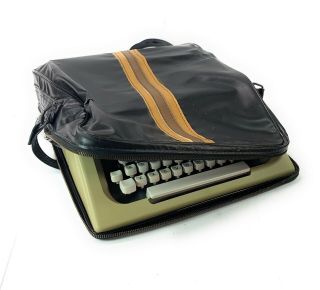 Vintage Olivetti Lettera 25 Beige W/ White Keys Portable Typewriter Good Workin 8