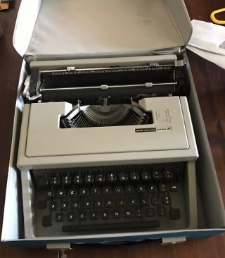 Vintage Mid Century Dora Olivetti Underwood Lettera 31 Portable Typewriter Case