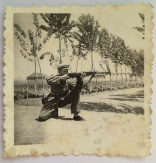 China Pla Soldier Machine Gun Aiming Barrack Vintage Chinese Photo 1960/70s