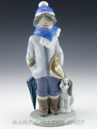 Lladro Figurine Winter Boy With Dog And Umbrella 5219 Retired