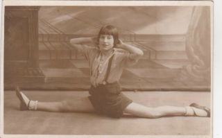 Unusual Old Vintage Photo Young Woman Girl Dancer Splits Legs Jerome 1920s F3