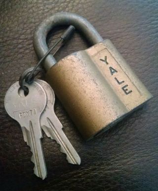 Vintage Antique Yale & Towne Padlock Lock With 2 Keys Made In Usa