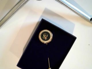 A Set of President and Vice President Bush Stick Pins in gift boxes 3