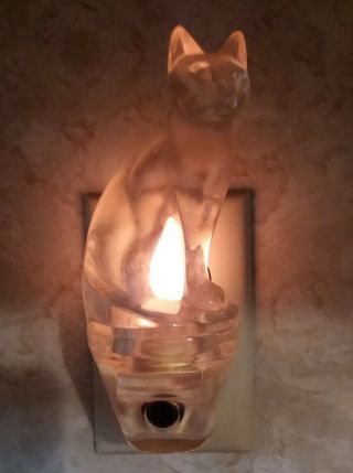 Vintage Cat Lucite Acrylic Night Light With Dusk - To - Dawn Sensor.  Plug In.