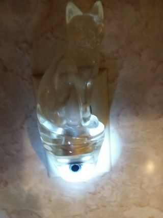 Vintage Cat Lucite Acrylic Night Light with dusk - to - dawn sensor.  plug in. 4