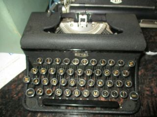 Antique Royal Portable Typewriter With Case