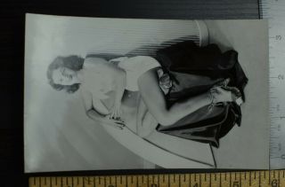 Vintage Photo 1940s Studio Portrait Young Woman Sitting Legs Shorts Heels Z3 3