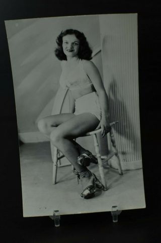 Vintage Photo 1940s Studio Portrait Young Woman Sitting On Chair Legs Heels Z3